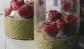 Healthy 5-Ingredient Vanilla Matcha Overnight Oats Recipe